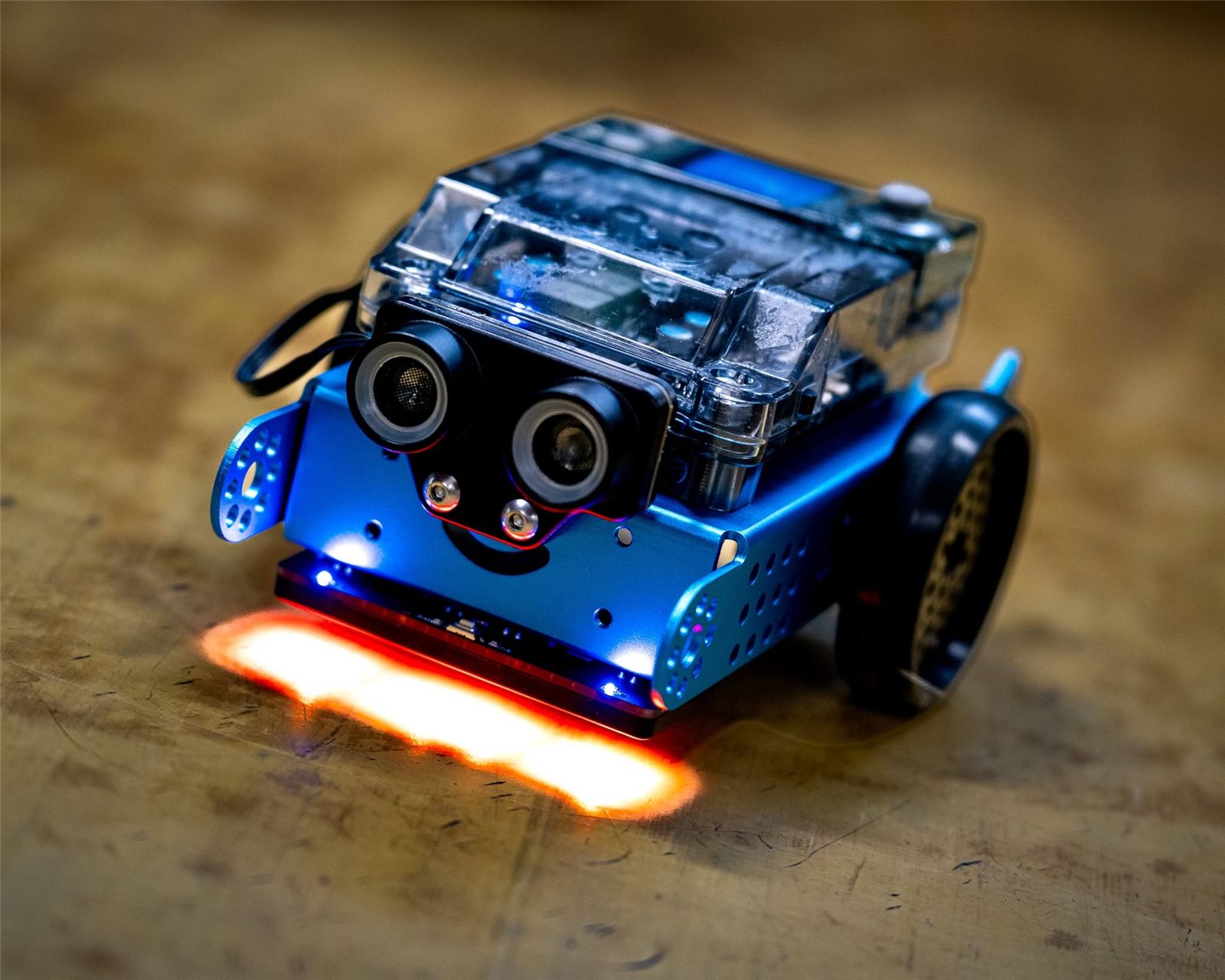 Výukový robot mBot